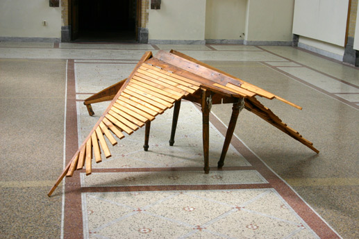 pegasus 1995-2001, hout, roestvrij staal, touw (zijaanzicht gevouwen vleugels)